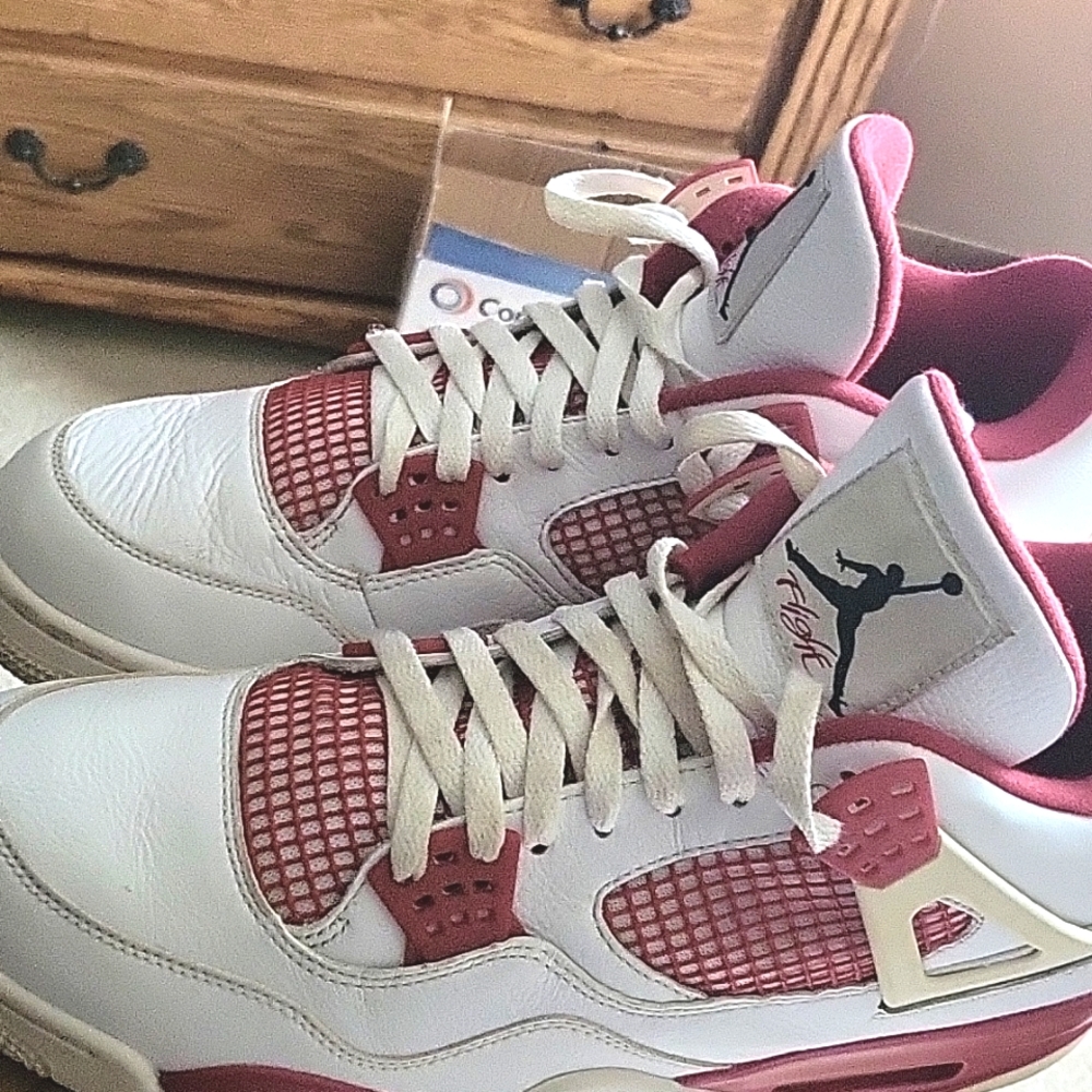 Size 13 red I had them I had them for about 8 years definitely original